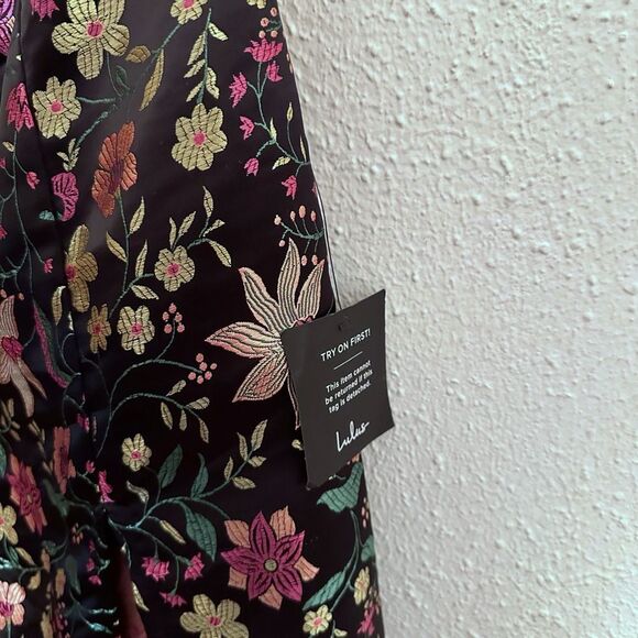 NWT Lulu’s Make A Move Black Satin Floral Jacquard Strapless Midi Dress size med - Picture 4 of 7